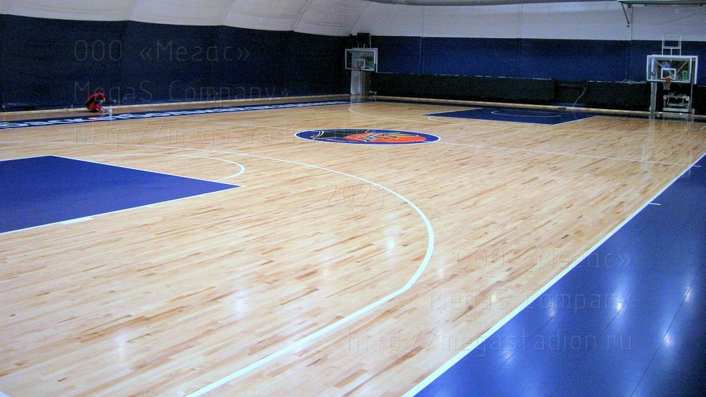 Новый спортивный паркет в зале Московской Баскетбольной Академии